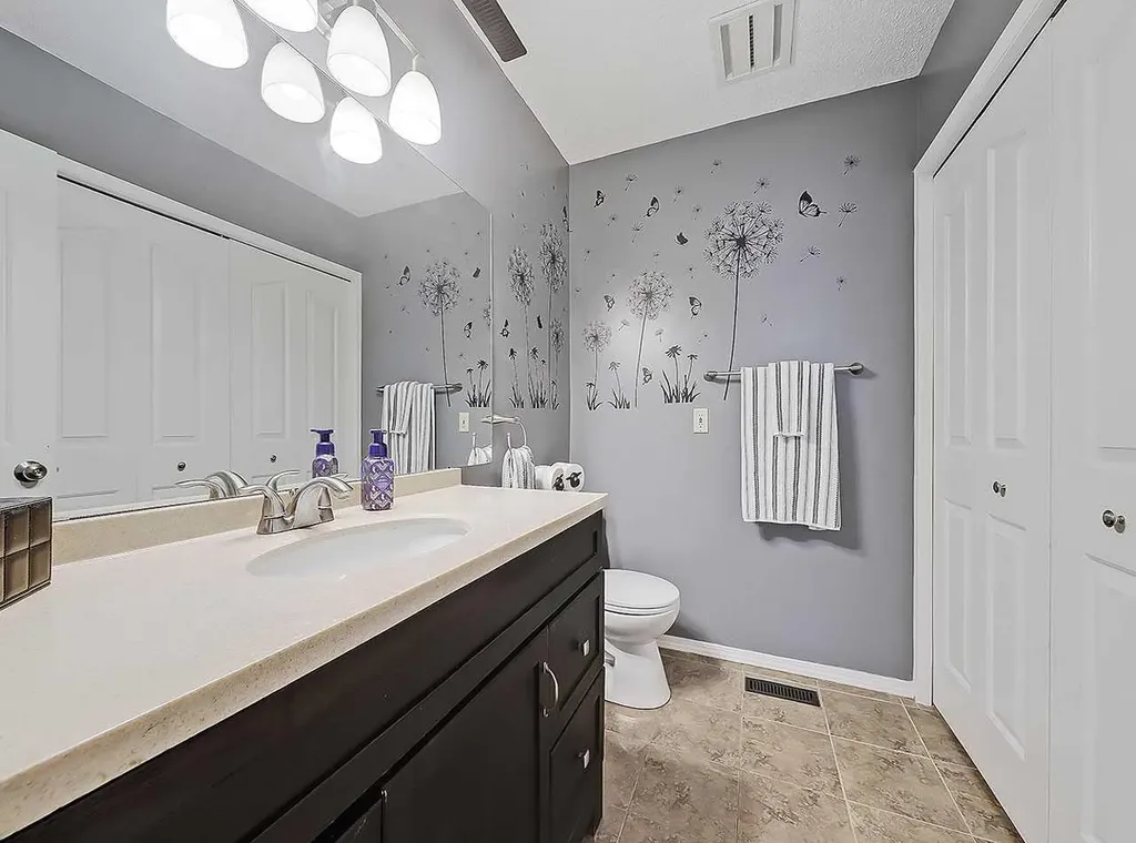 9 Hunters Mews Okotoks AB T1S 1M2