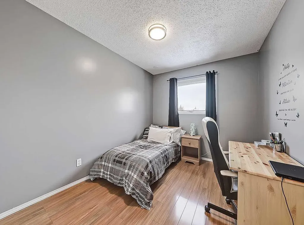 9 Hunters Mews Okotoks AB T1S 1M2