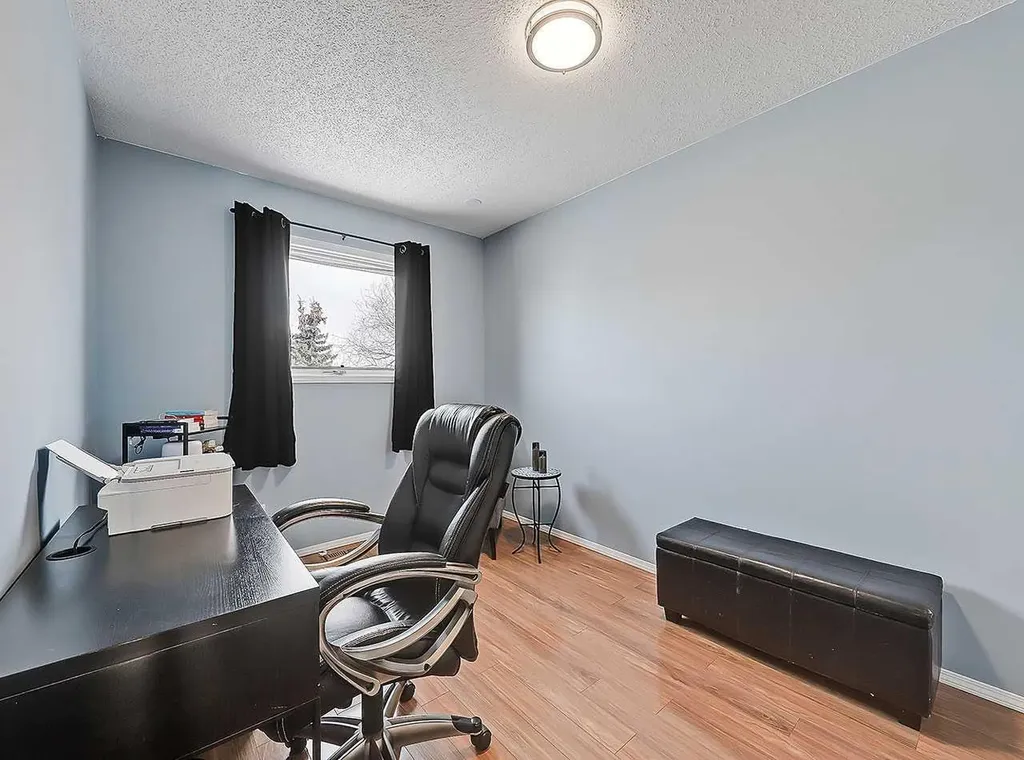 9 Hunters Mews Okotoks AB T1S 1M2