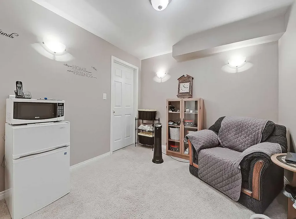 9 Hunters Mews Okotoks AB T1S 1M2