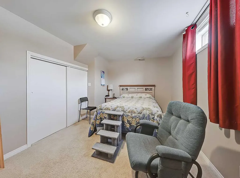9 Hunters Mews Okotoks AB T1S 1M2