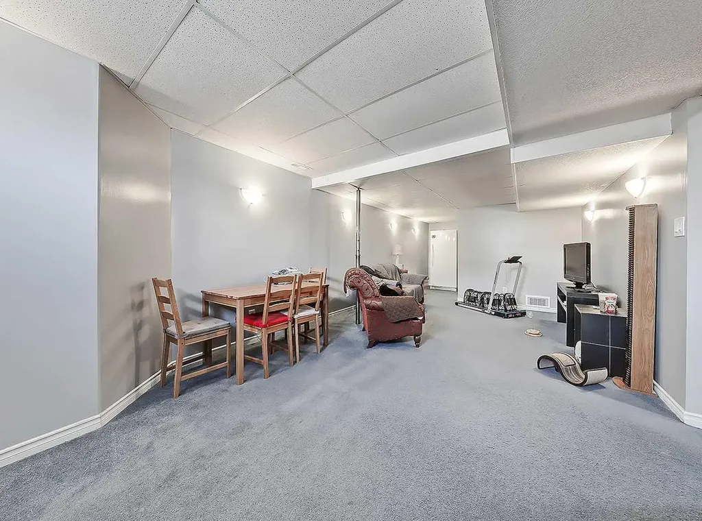 9 Hunters Mews Okotoks AB T1S 1M2