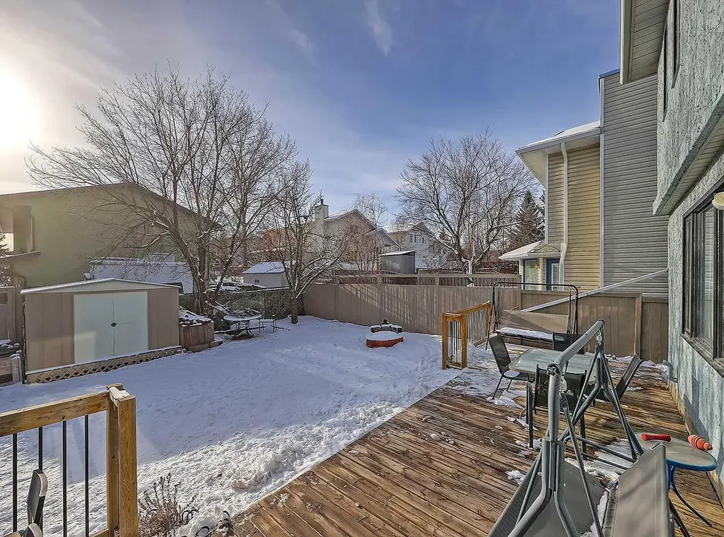 9 Hunters Mews Okotoks AB T1S 1M2