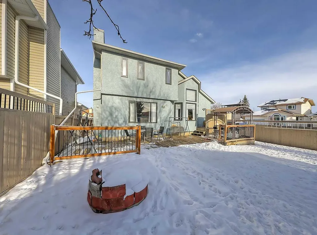 9 Hunters Mews Okotoks AB T1S 1M2