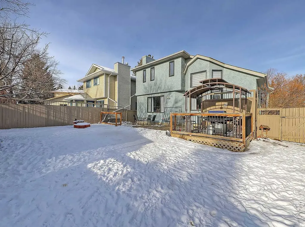 9 Hunters Mews Okotoks AB T1S 1M2