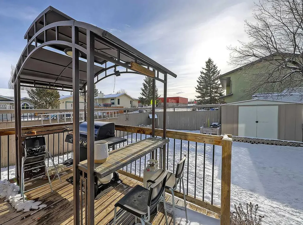 9 Hunters Mews Okotoks AB T1S 1M2