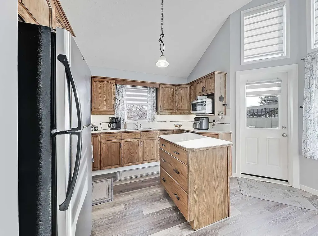 9 Hunters Mews Okotoks AB T1S 1M2