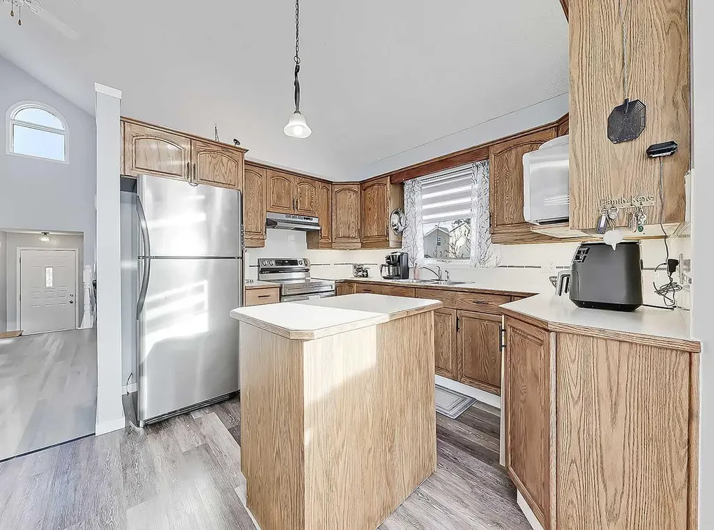 9 Hunters Mews Okotoks AB T1S 1M2
