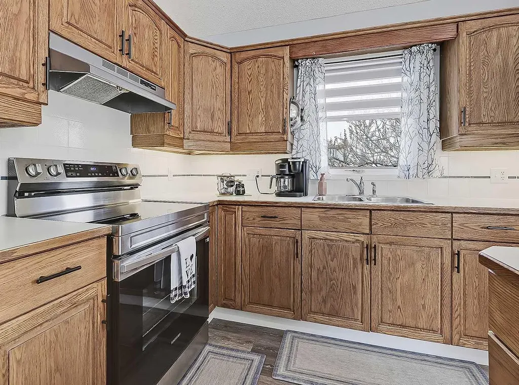 9 Hunters Mews Okotoks AB T1S 1M2