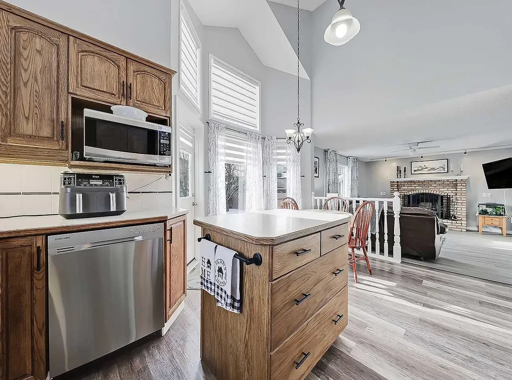 9 Hunters Mews Okotoks AB T1S 1M2