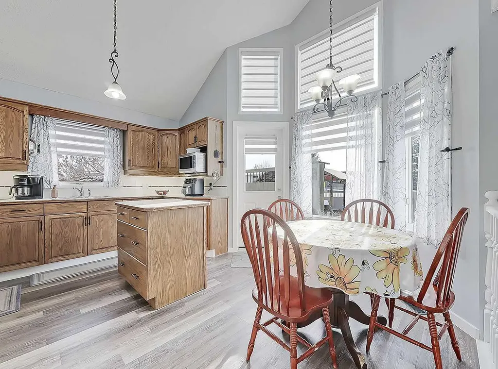9 Hunters Mews Okotoks AB T1S 1M2