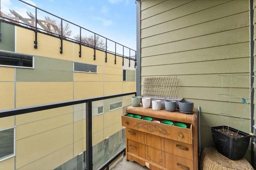 515 4 Avenue NE Calgary AB T2E 0J9