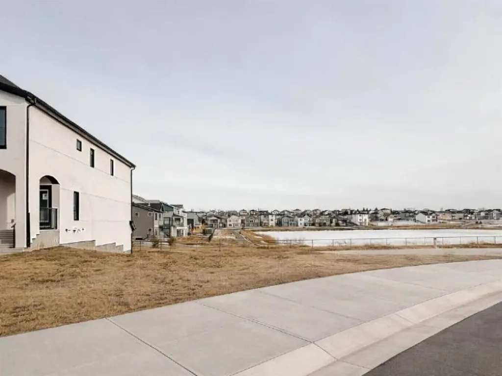 11 Lakewood Point Strathmore AB T0J1Y0