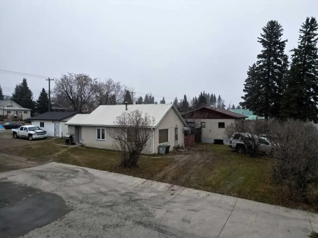 4618-4622 4 Avenue Edson AB T7E 1C7