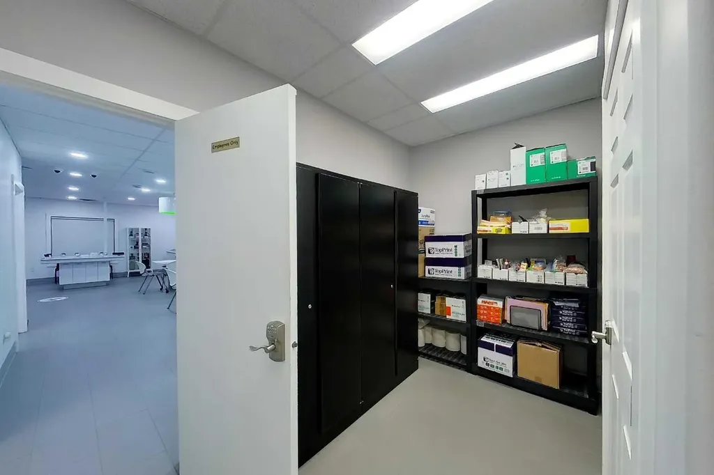4618-4622 4 Avenue Edson AB T7E 1C7