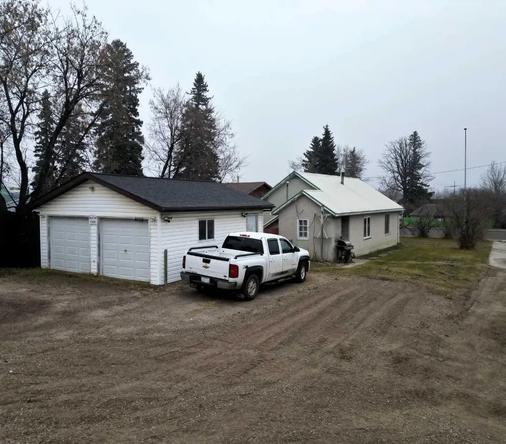 4618-4622 4 Avenue Edson AB T7E 1C7