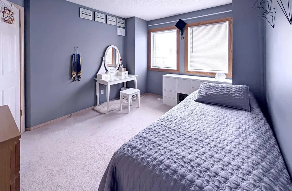 12 Shawbrooke Court SW Calgary AB T2Y 3G2