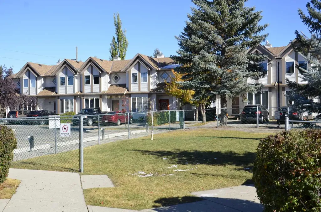 12 Shawbrooke Court SW Calgary AB T2Y 3G2