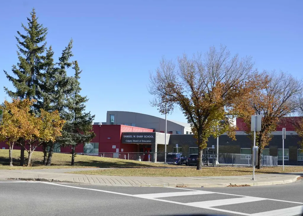 12 Shawbrooke Court SW Calgary AB T2Y 3G2