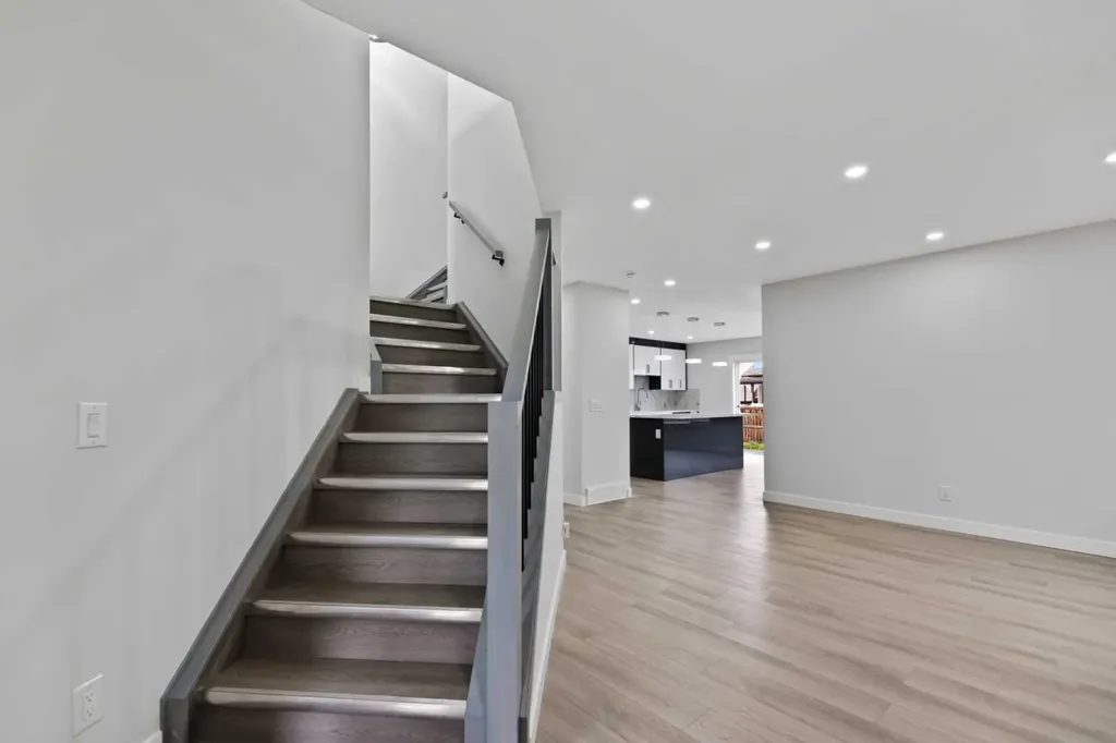 81 Saddlecrest Green NE Calgary AB T3J5N4