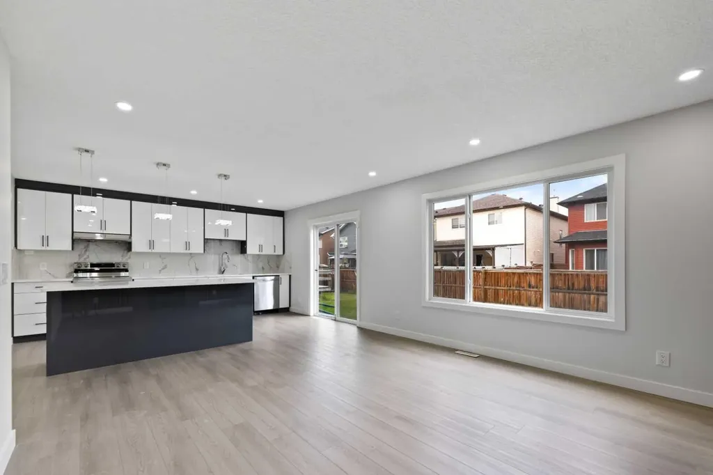 81 Saddlecrest Green NE Calgary AB T3J5N4