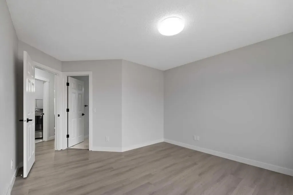 81 Saddlecrest Green NE Calgary AB T3J5N4