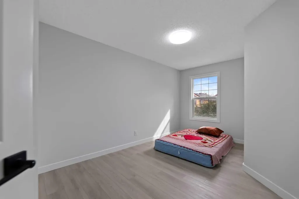 81 Saddlecrest Green NE Calgary AB T3J5N4