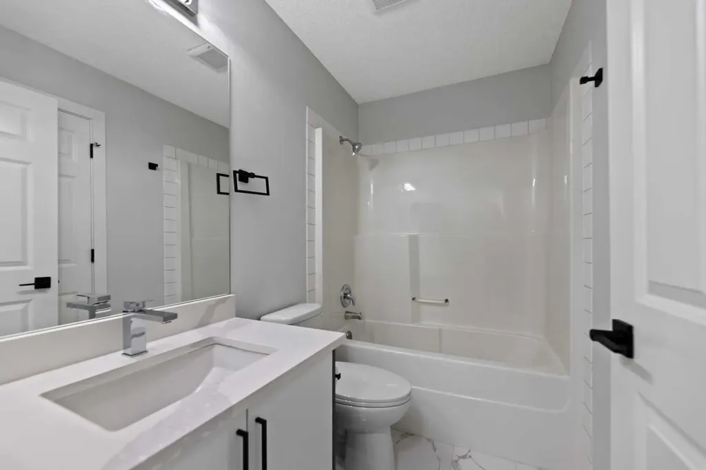 81 Saddlecrest Green NE Calgary AB T3J5N4
