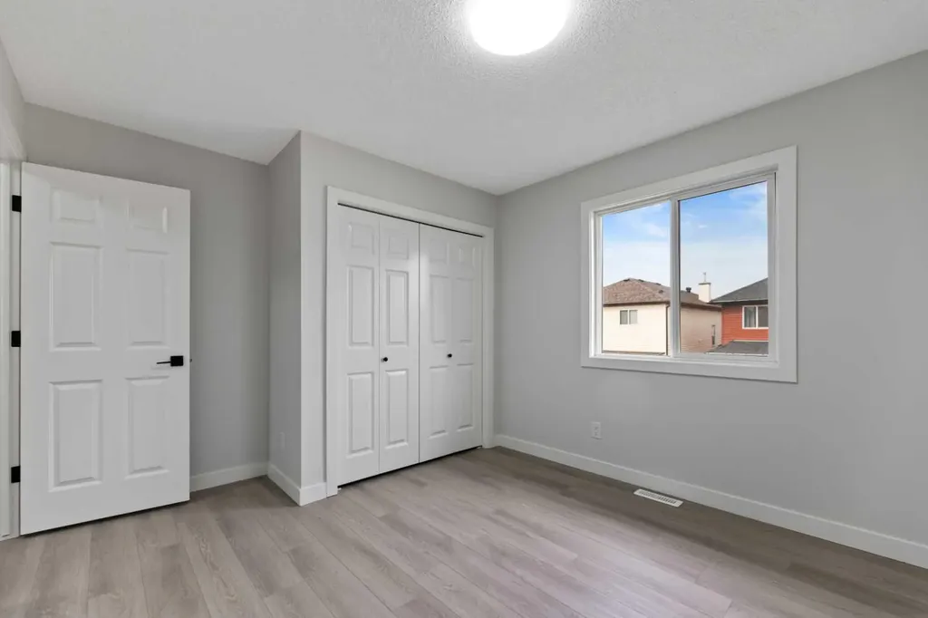 81 Saddlecrest Green NE Calgary AB T3J5N4