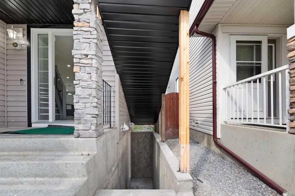81 Saddlecrest Green NE Calgary AB T3J5N4
