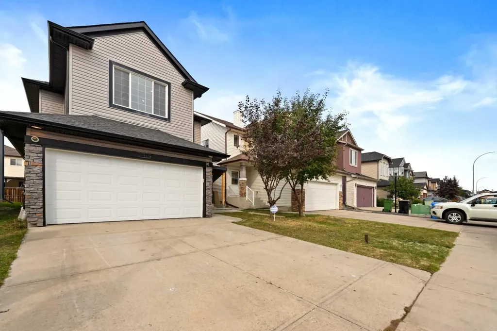 81 Saddlecrest Green NE Calgary AB T3J5N4