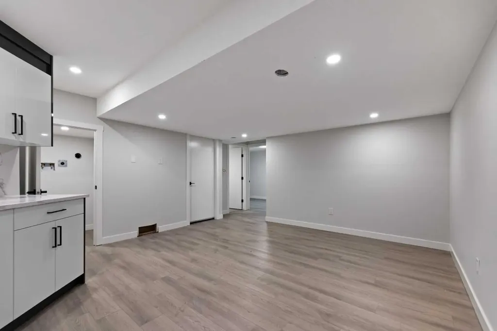 81 Saddlecrest Green NE Calgary AB T3J5N4