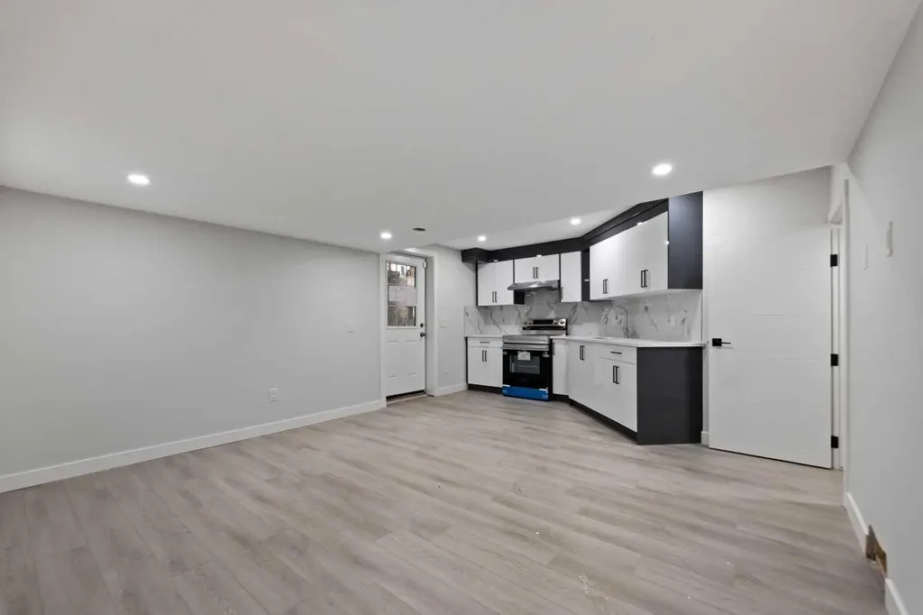 81 Saddlecrest Green NE Calgary AB T3J5N4