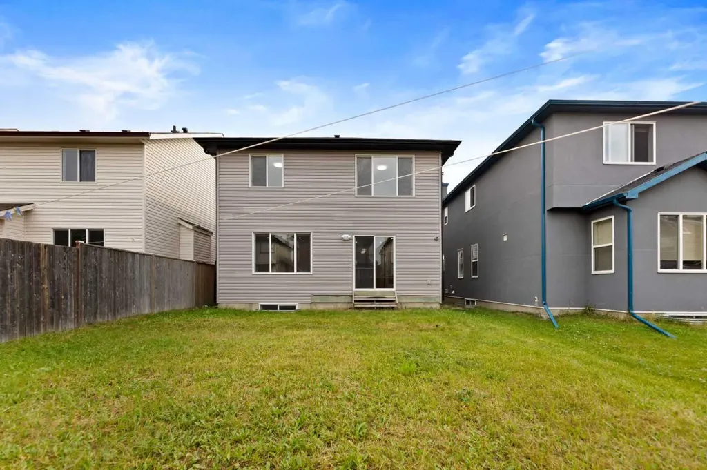 81 Saddlecrest Green NE Calgary AB T3J5N4