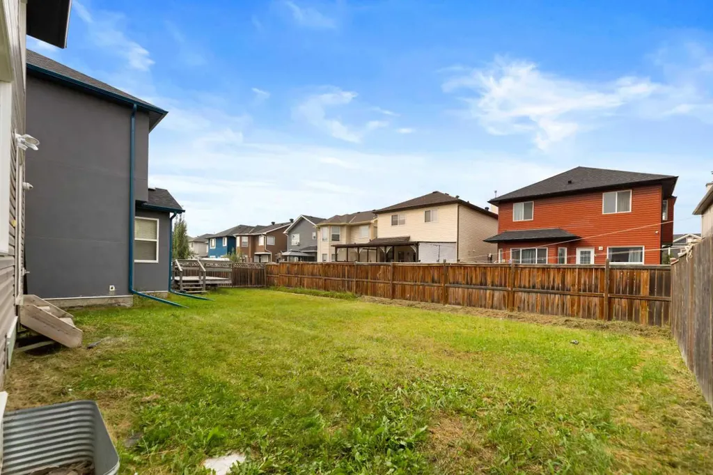 81 Saddlecrest Green NE Calgary AB T3J5N4