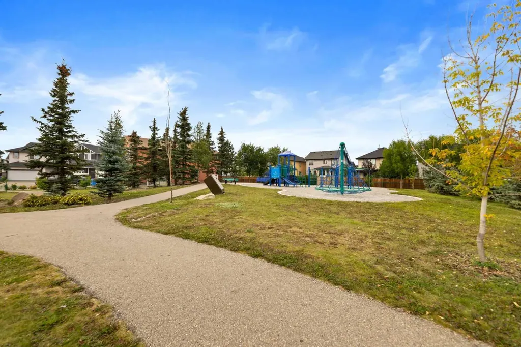 81 Saddlecrest Green NE Calgary AB T3J5N4