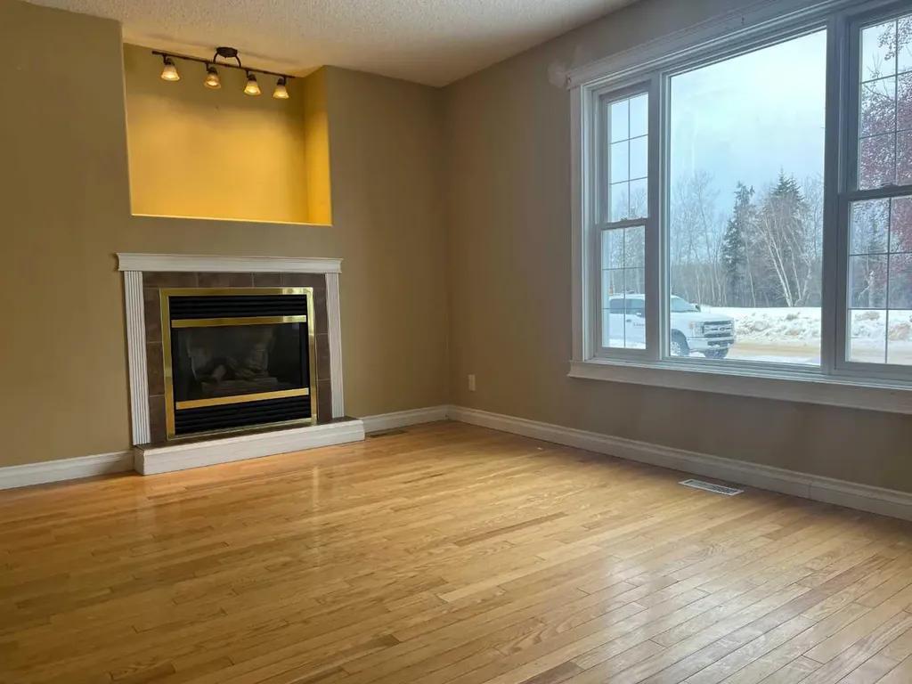 893 Timberline Fort Mcmurray AB T9K 1E9