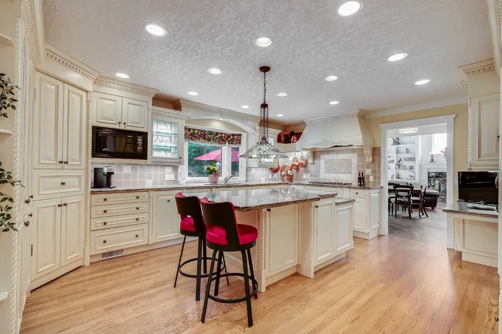 2003 Bay Shore Road SW Calgary AB T2V 3M4