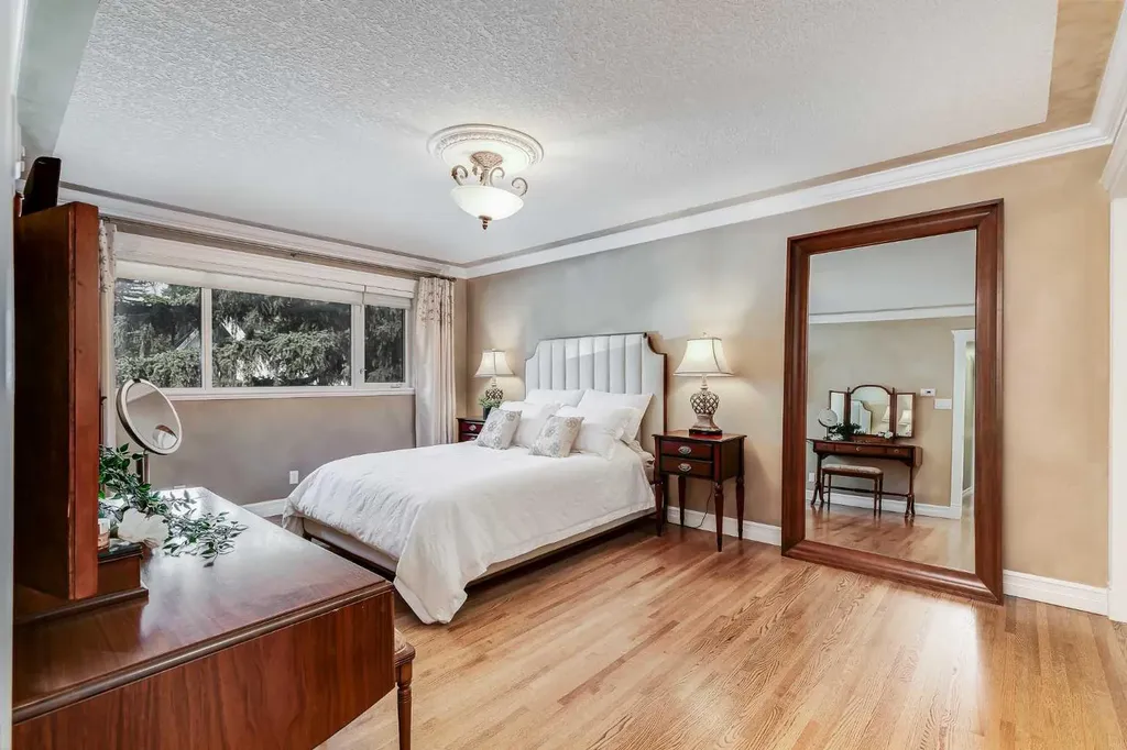 2003 Bay Shore Road SW Calgary AB T2V 3M4