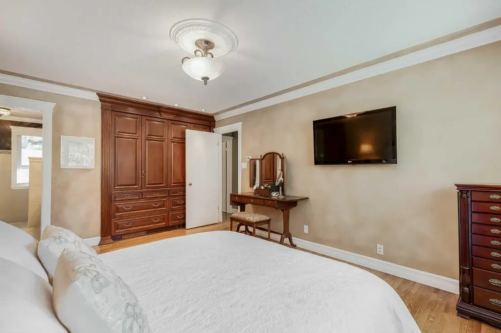 2003 Bay Shore Road SW Calgary AB T2V 3M4