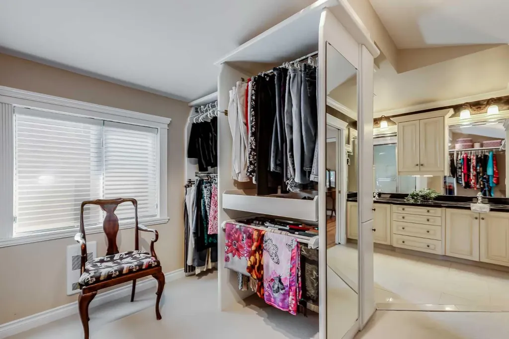 2003 Bay Shore Road SW Calgary AB T2V 3M4