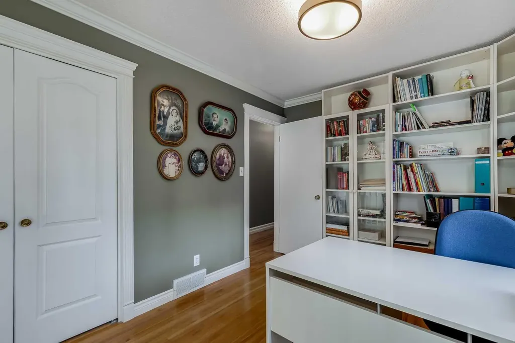 2003 Bay Shore Road SW Calgary AB T2V 3M4