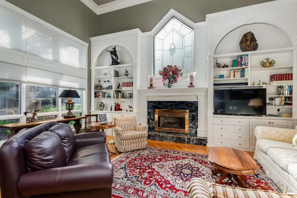 2003 Bay Shore Road SW Calgary AB T2V 3M4