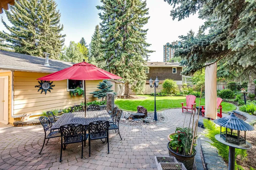 2003 Bay Shore Road SW Calgary AB T2V 3M4