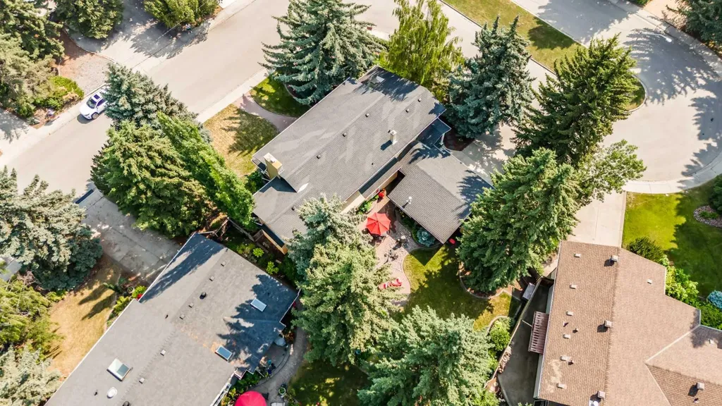 2003 Bay Shore Road SW Calgary AB T2V 3M4