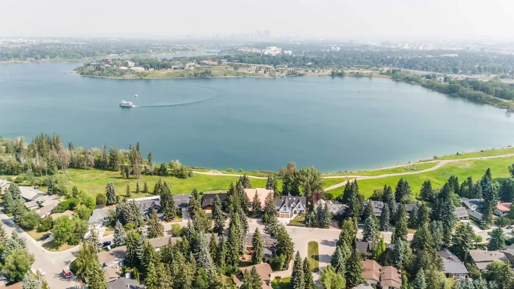 2003 Bay Shore Road SW Calgary AB T2V 3M4