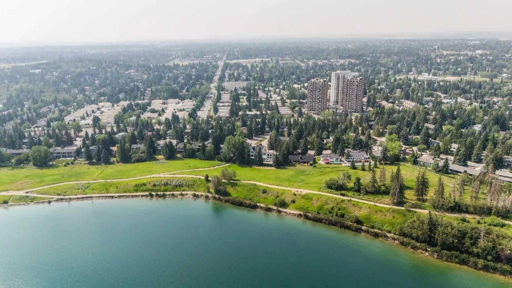 2003 Bay Shore Road SW Calgary AB T2V 3M4
