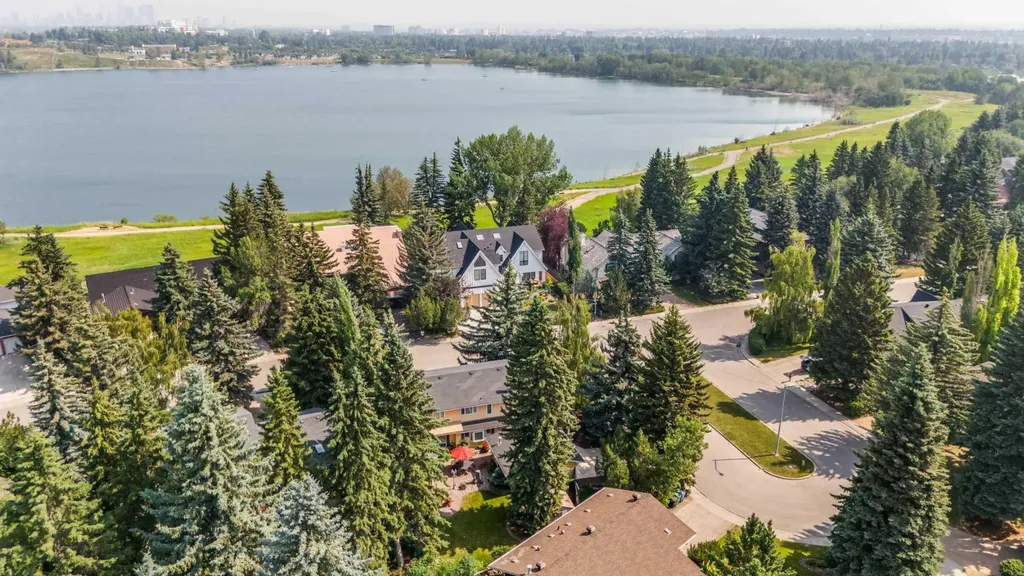 2003 Bay Shore Road SW Calgary AB T2V 3M4