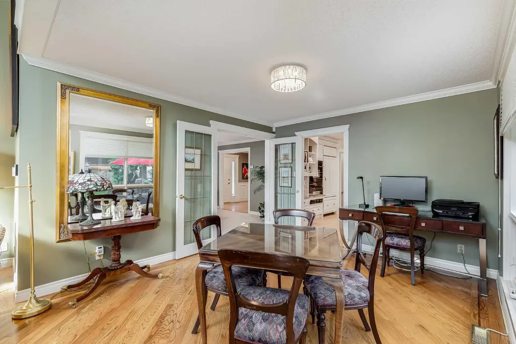 2003 Bay Shore Road SW Calgary AB T2V 3M4
