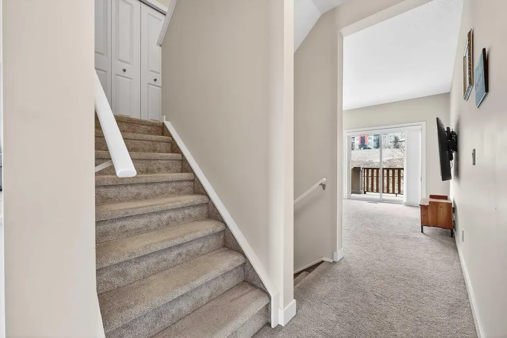 403 Sage Hill Grove NW Calgary AB T3R 0Z8